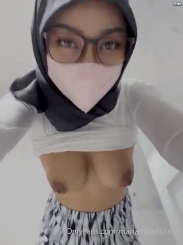 Zara Dar Onlyfans  Video Teasing big Boobs
