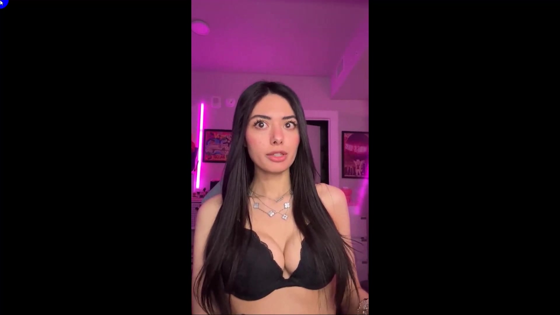 OliveOilRun Nude Showing Off Her Big Boobs In Live Stream Onlyfans Trending